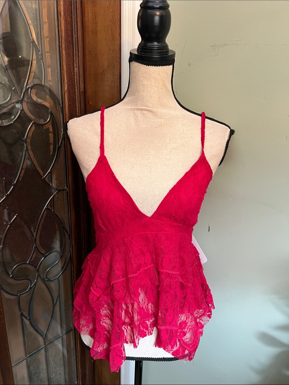 Rebellious Lace Peplum Camisole in Fuchsia